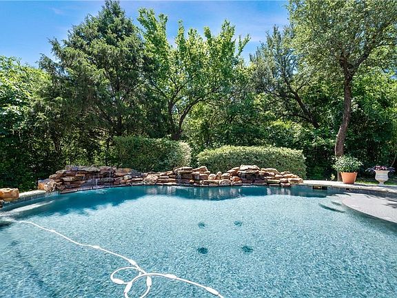 4th image of 125 Copperwood Dr