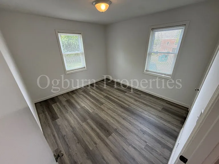 513-525 S Green St — Photo 5
