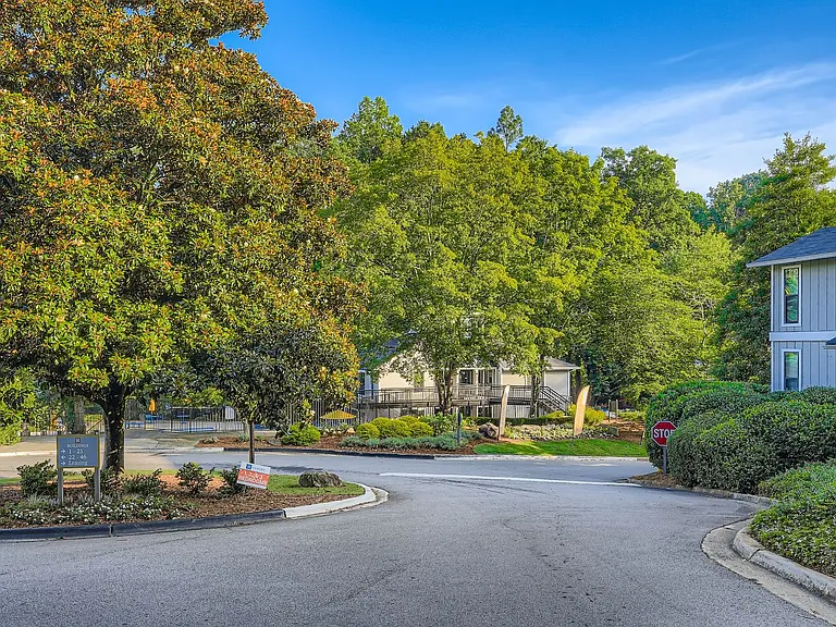 Arbors at East Cobb — Photo 24