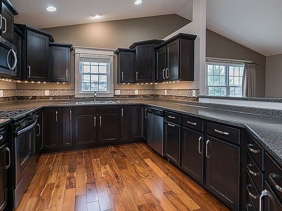5th image of 1622 Shamrock Dr