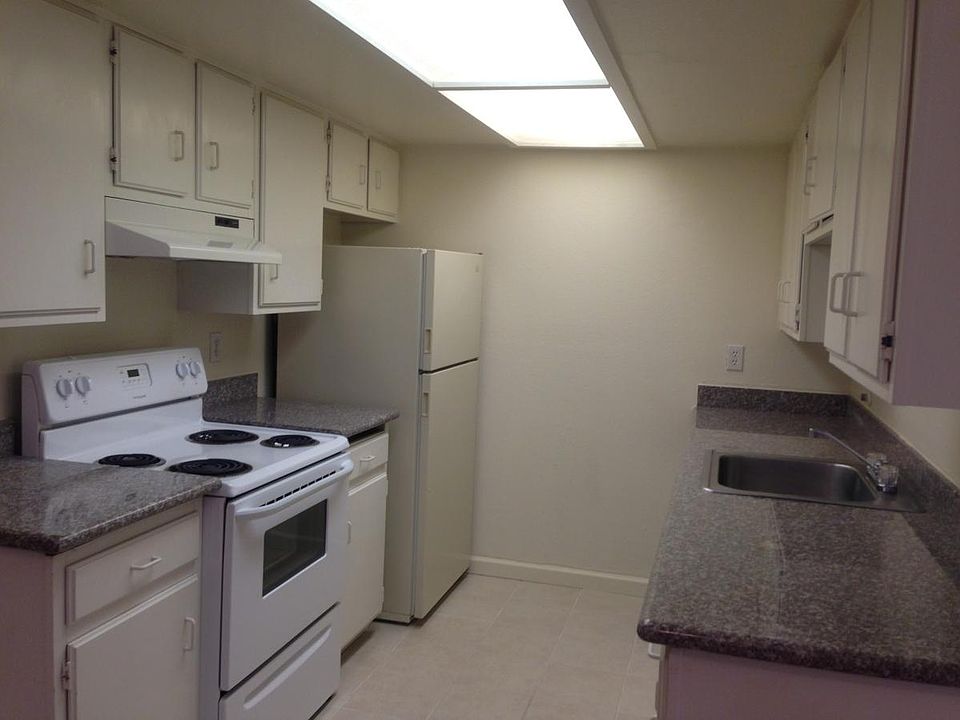 1st image of 14521 NE 6th Pl APT 2