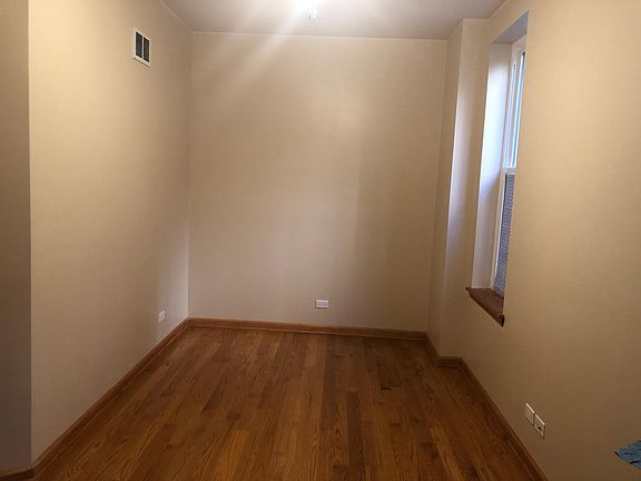 5th image of 2130 W Erie St Floor 1