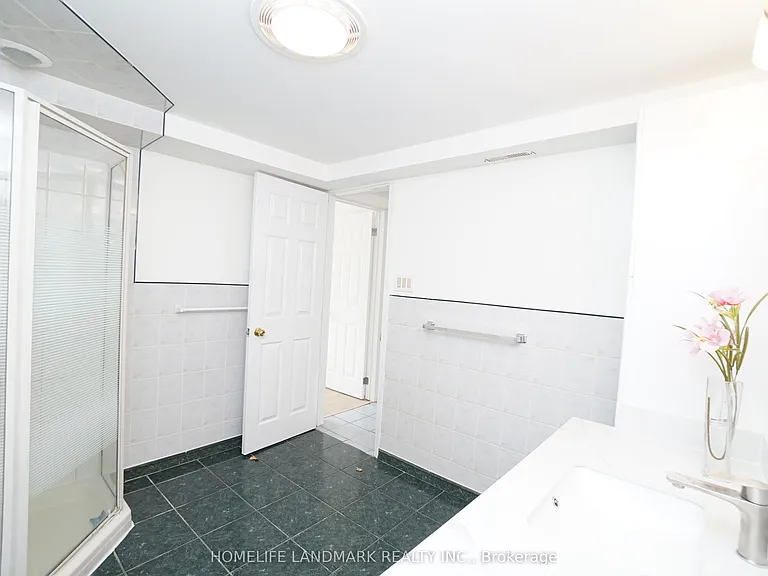 594 Queen Victoria Dr #GOUND BASEMENT — Photo 14
