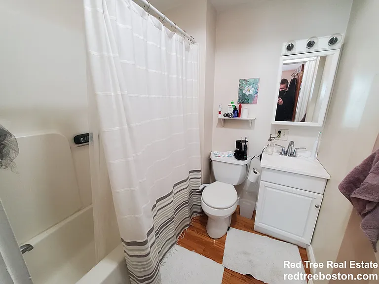 235 Columbia St — Photo 8