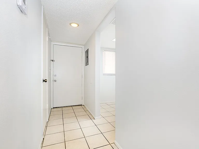 204 W Seminole Ave — Photo 3