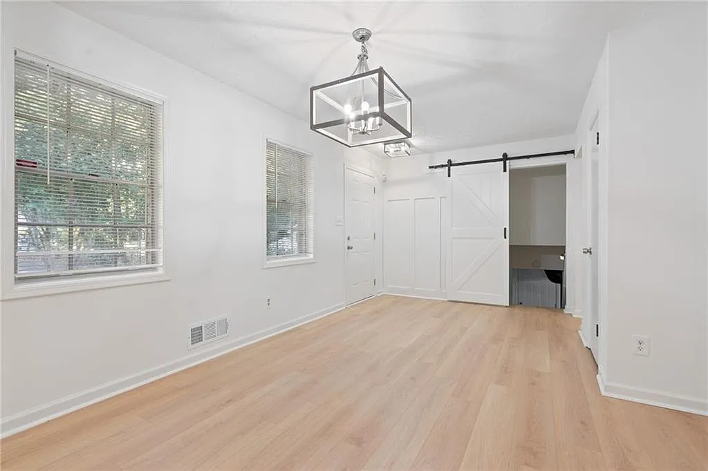 3 bed, 2.0 bath, 1870 sqft, $2,400 — Photo 4