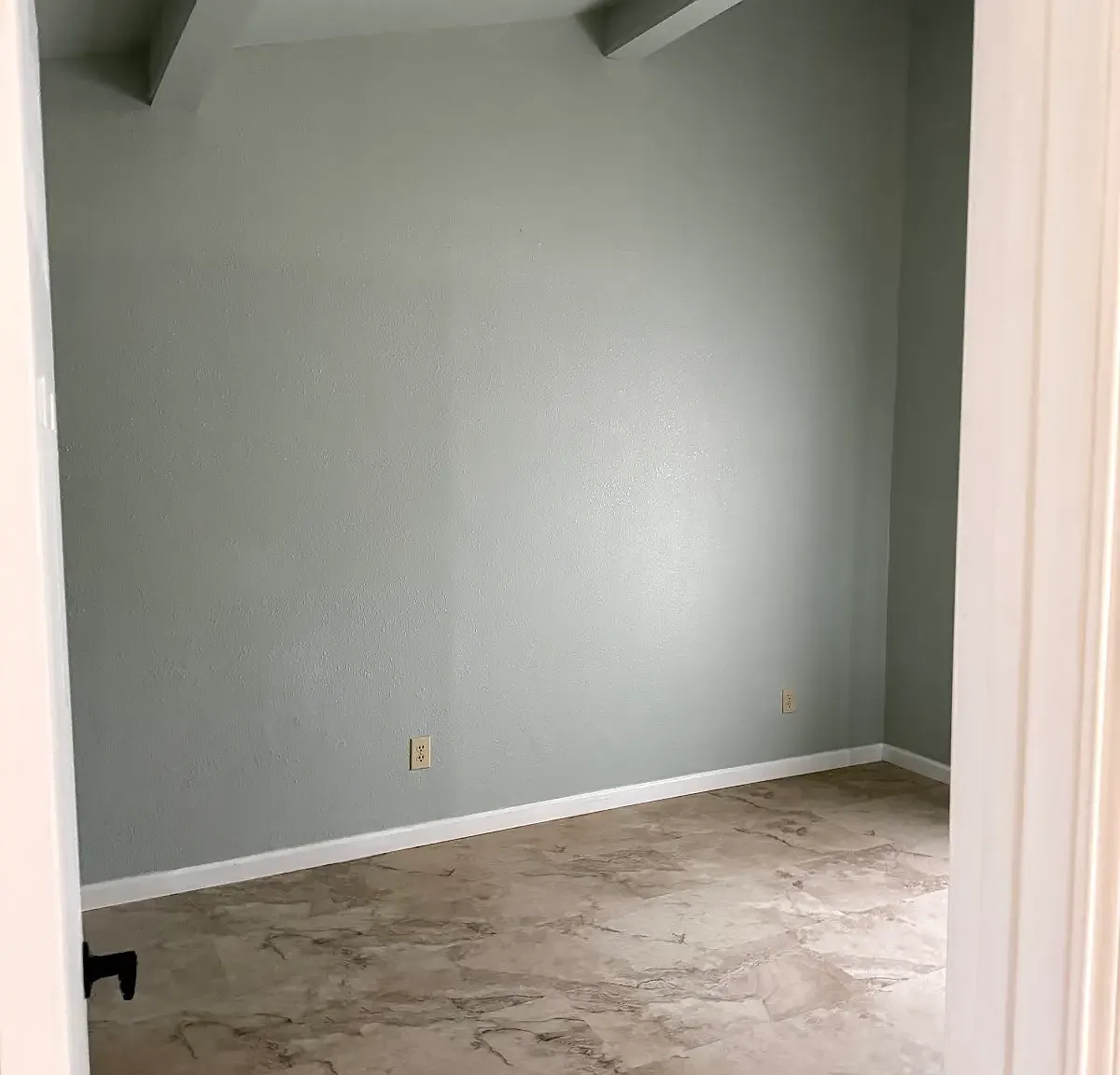 2 bed, 640 sqft, $1,300 — Photo 2