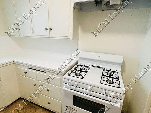 5th image of 308 S Rexford Dr #6