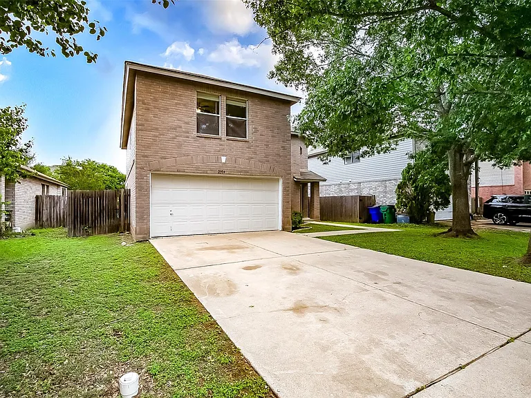 2504 Byfield Dr — Photo 2