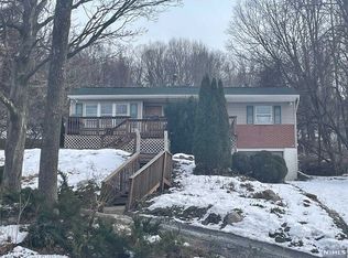 10 Cedar Ter, Vernon, NJ 07462