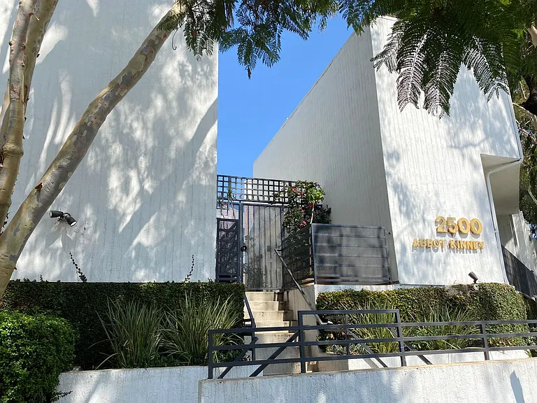 2500 Abbot Kinney Blvd — Photo 19
