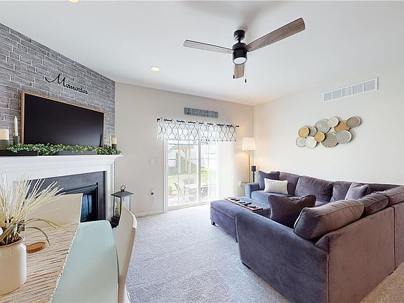 3rd image of 324 Kingsbarns Ln