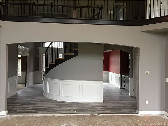 3rd image of 54965 Black Hills Ln