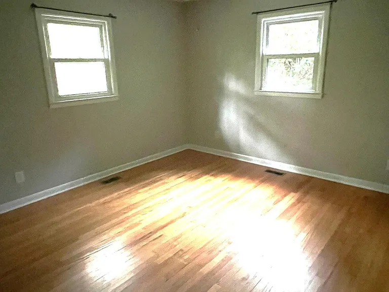 510 W Rhode Island Ave — Photo 9