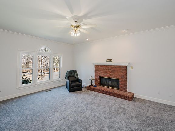 5th image of 871 Shady Oak Ln