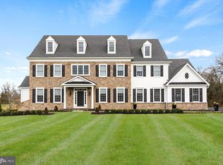 51 Belamour Dr, Washington Crossing, PA 18977