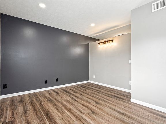 5th image of 559 W Glenn Ave APT C303