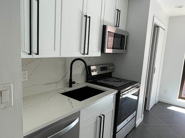 370 W 30th St #2B — Photo 8
