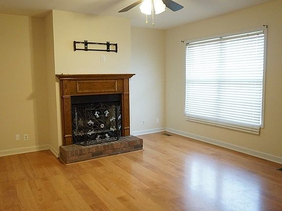 2nd image of 3742 Gracelawn Dr