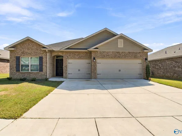 135 Rolling Green Dr, New Market, AL 35761