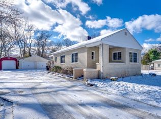 1686 Faye Rd, Akron, OH 44306