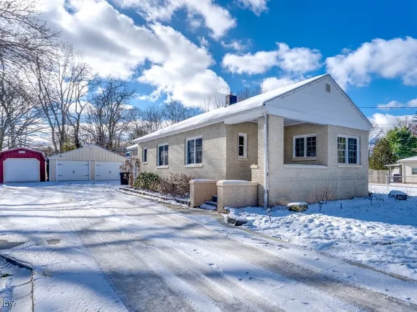 1686 Faye Rd, Akron, OH 44306