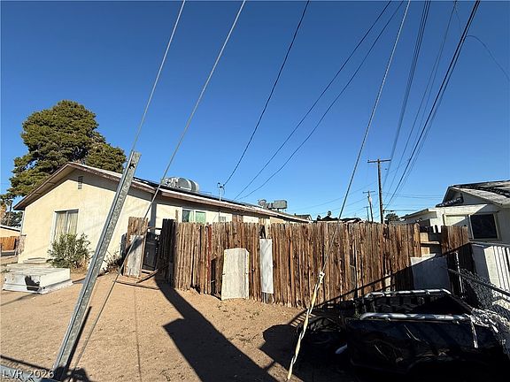 5th image of 1400 Greenbare Dr