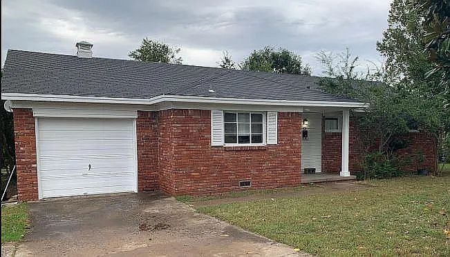 Front of house, single car garage, fenced in backyard, brand new roof!