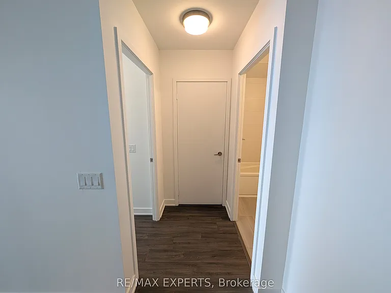 681 Yonge St #527 — Photo 10