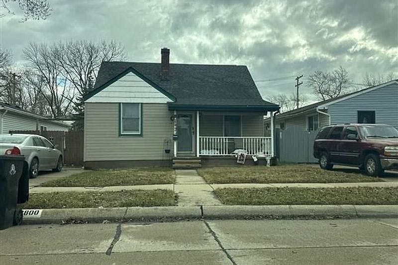 1st image of 28800 Hillview St