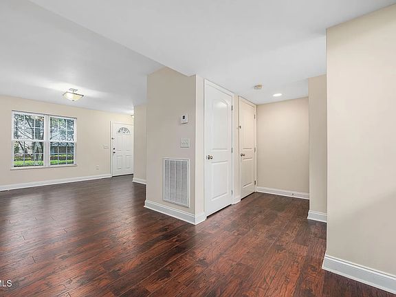 5th image of 1113 High St APT 203