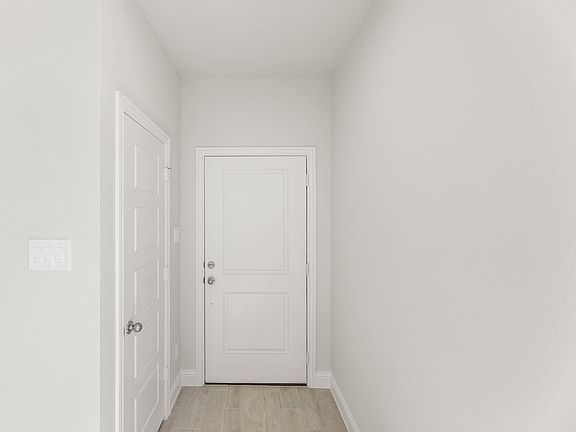 5th image of 674 Sandiford Ct