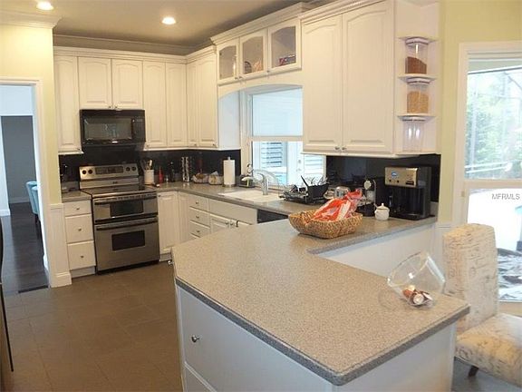 4th image of 8501 French Oak Dr