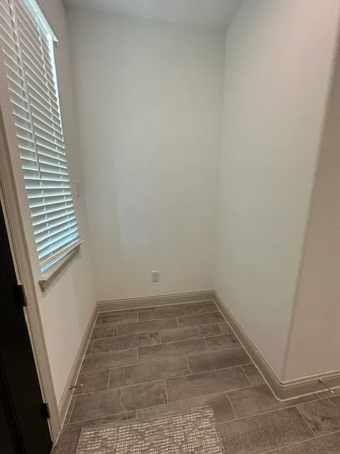 4 bed, 2.5 bath, 2446 sqft, $2,600 — Photo 2