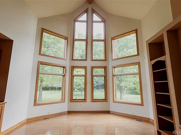 3rd image of 365 Spring Glen Dr