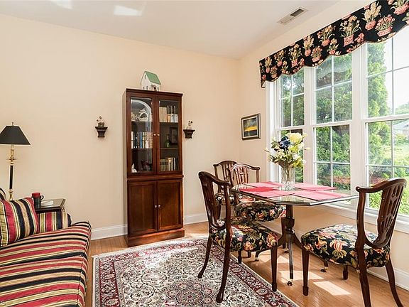 5th image of 505 Clubside Ct