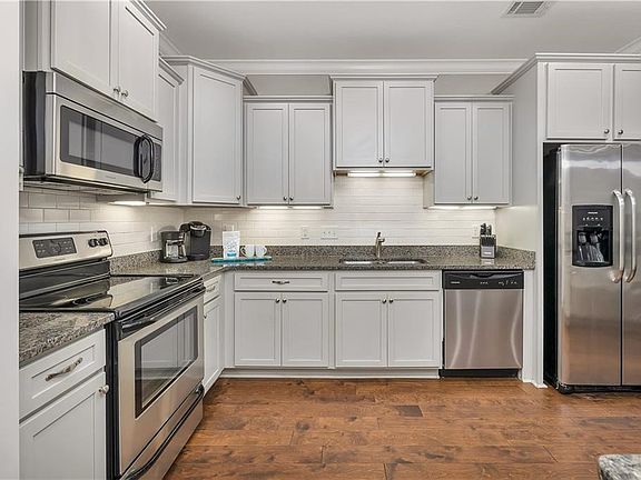 3rd image of 1108 Reserve Ln