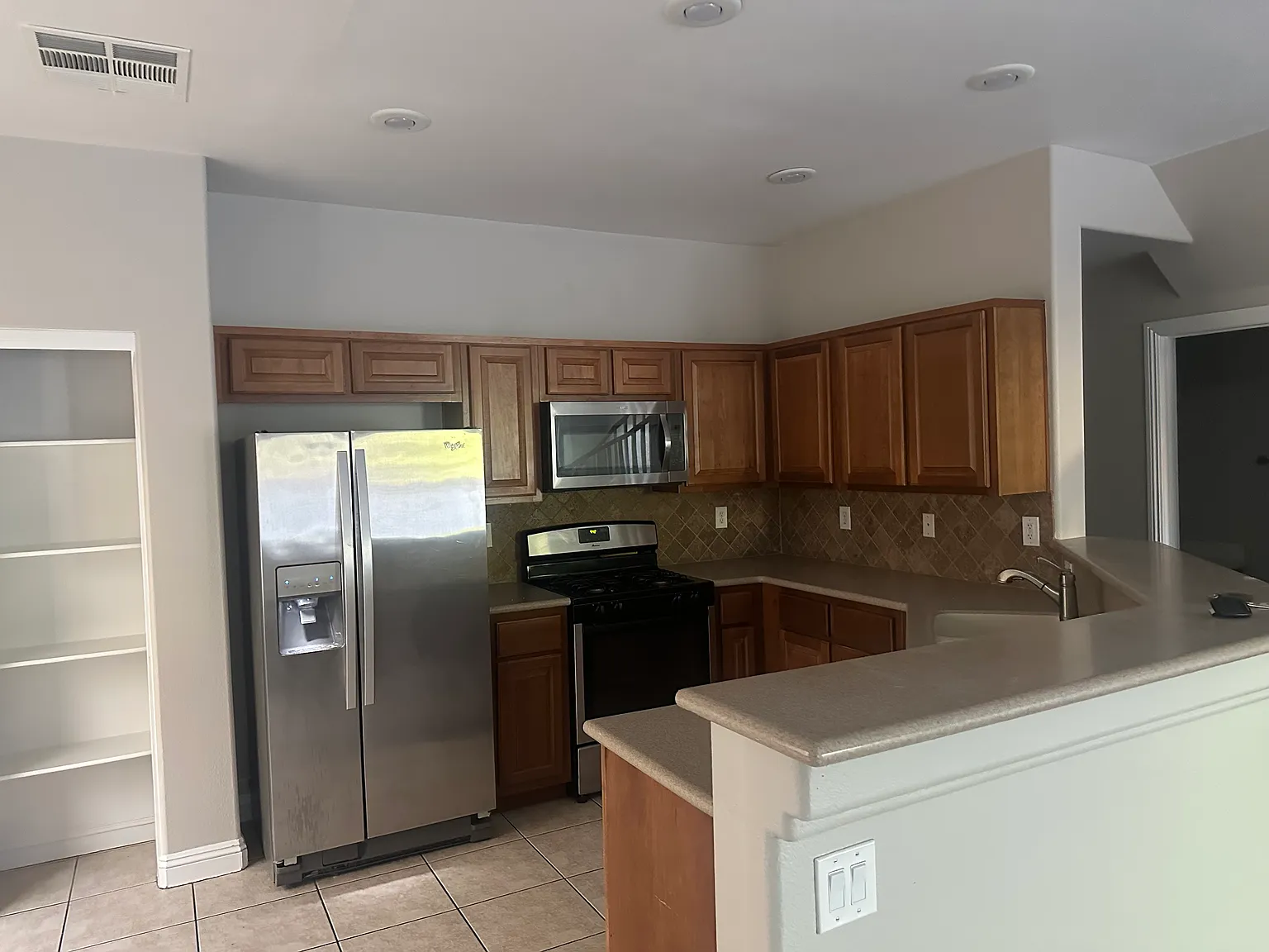 1085 Pleasure Ln — Photo 4