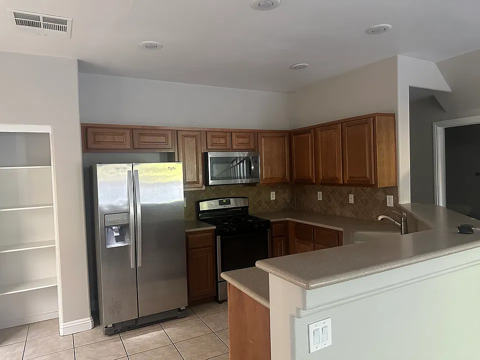 1085 Pleasure Ln #102