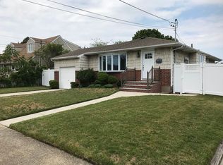 453 N Atlanta Ave, Massapequa, NY 11758