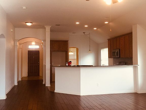 4th image of 1404 Cockatiel Dr