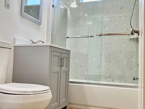 3rd image of 1051 Roewill Dr #3