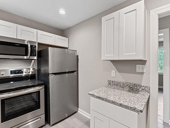 4th image of 708 Jewell Ave