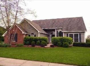 910 Gregory Pl, Sugar Grove, IL 60554