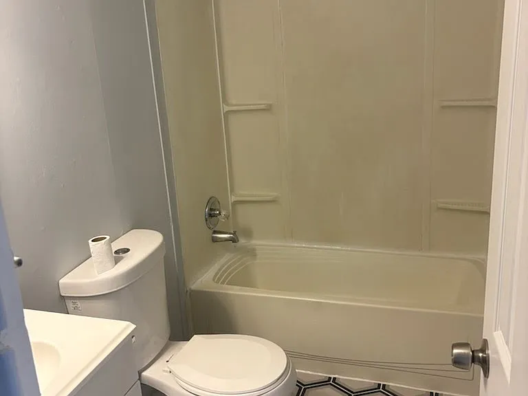 150 Merritt Dr — Photo 2