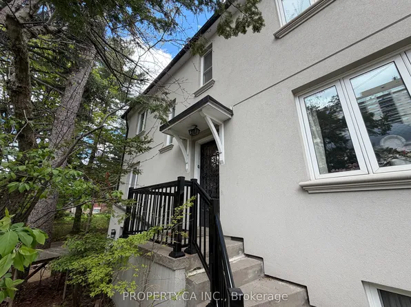 355 Spadina Rd, Toronto, ON M5P 2V6
