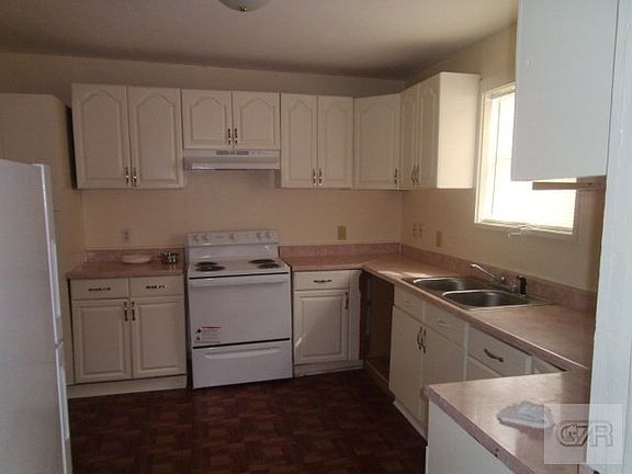4th image of 1319 40th St