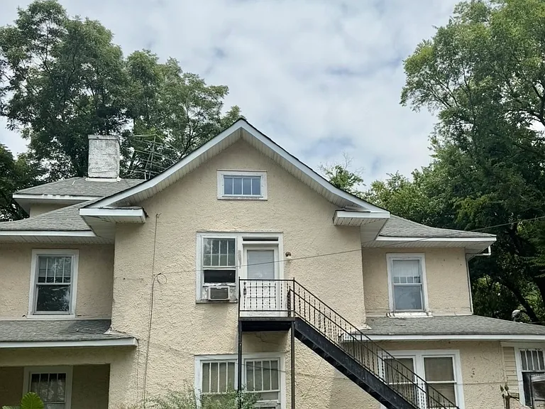 400B N Spring St — Photo 1