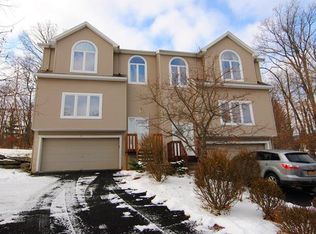 6 Canyon Ct, Highland Mills, NY 10930