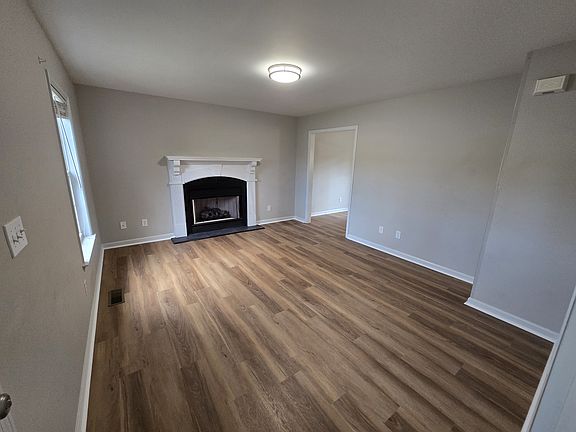 4th image of 107 Park St